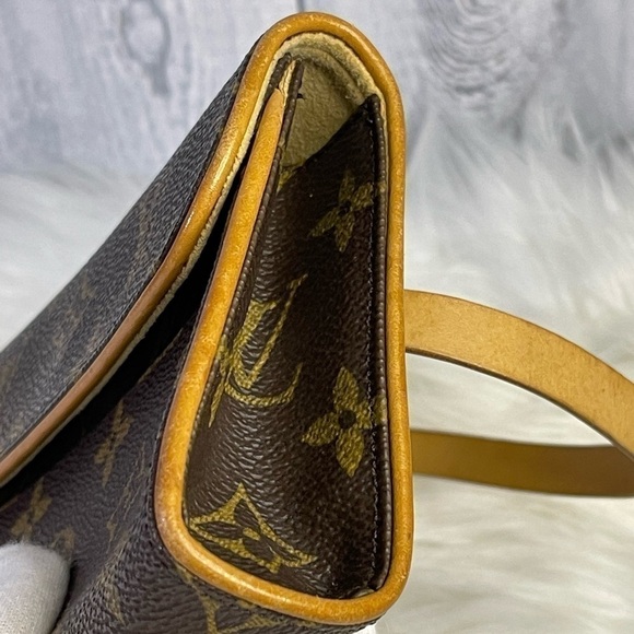LOUIS VUITTON florentine waist/ shoulder bag in monogram - Picture 6 of 16